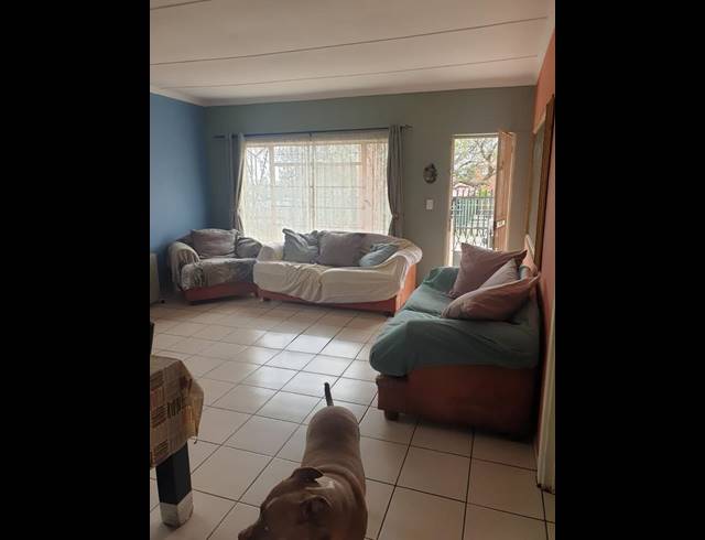 2 BEDROOM HOUSE FOR SALE IN SOUTH HILLS